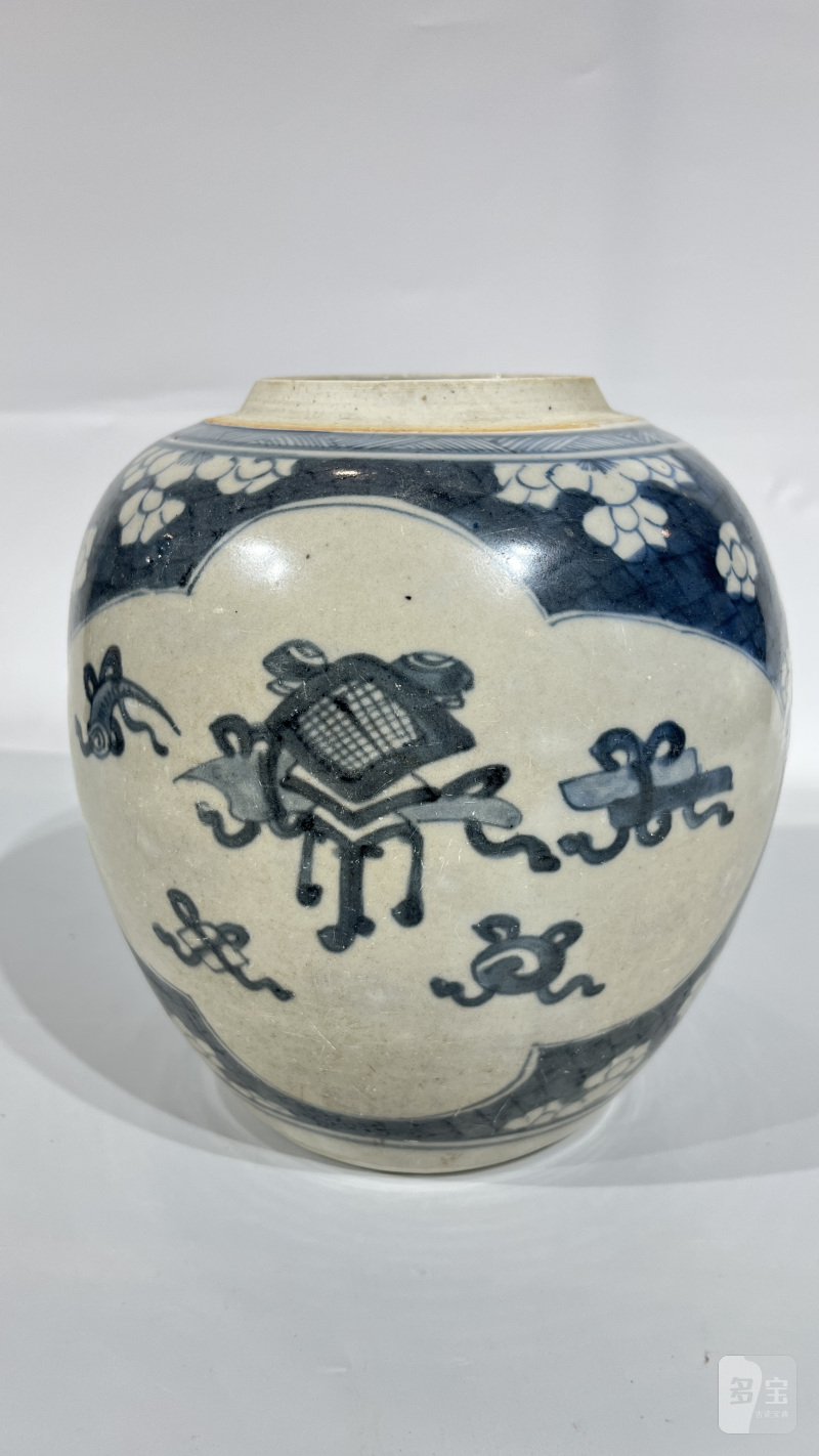 清 青花山水人物纹船洗、清 青花冰梅开窗博古纹罐（一组） - 图4